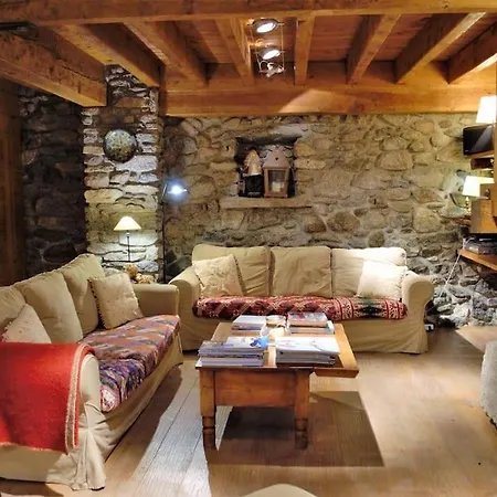 Chalet Lujoso Refugio Tradicional De Montana